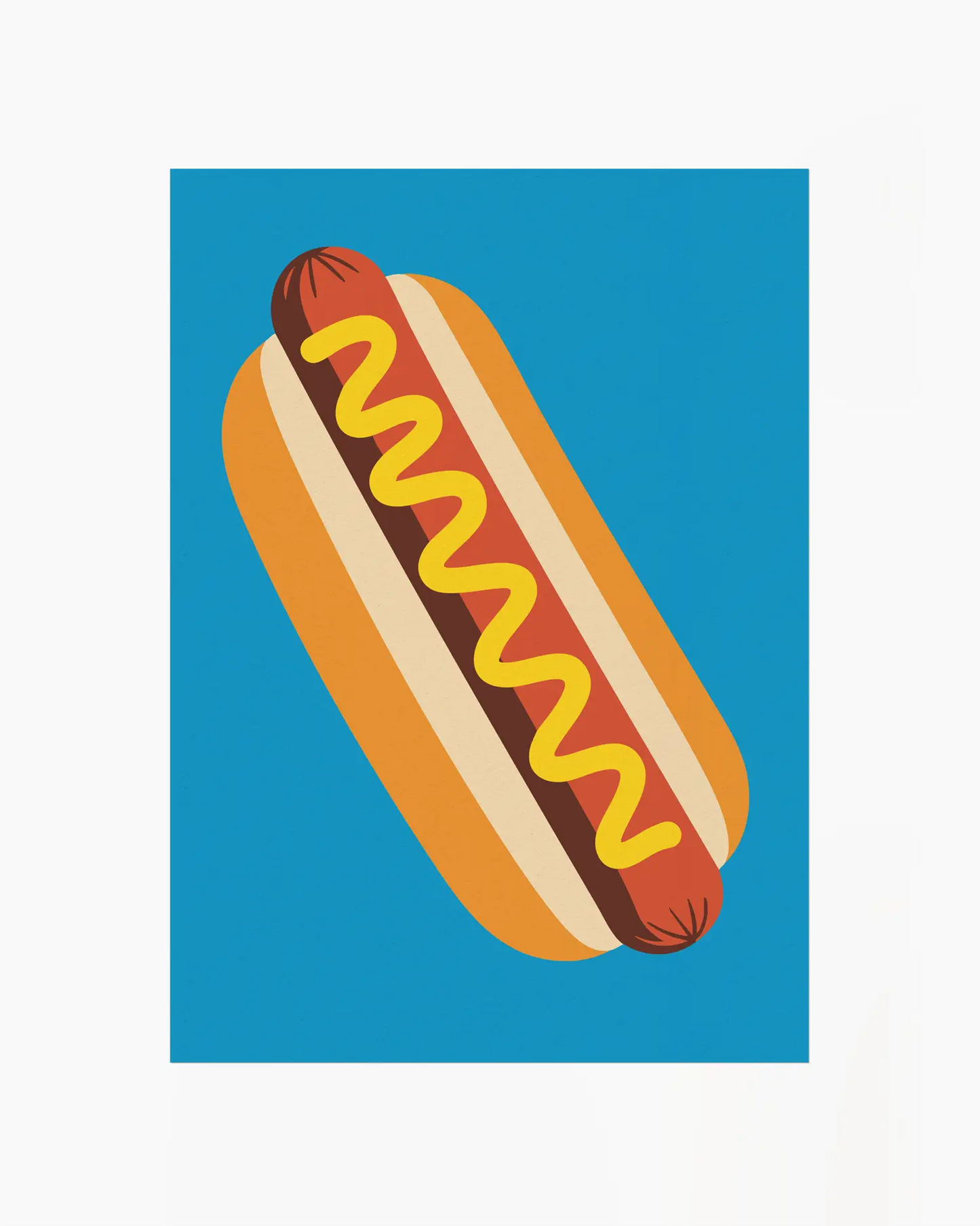 Barnrumstavla med illustration av en hotdog med gul senap mot klarblå bakgrund. En lekfull och färgstark illustration.