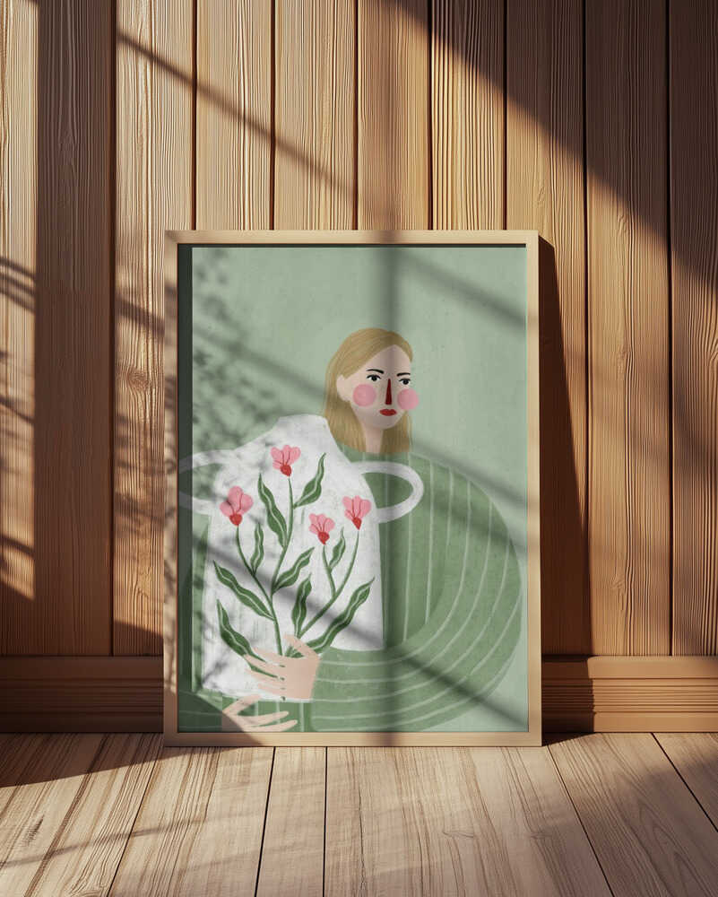 Inramad barnrumstavla med person som håller en stor blomvas, placerad på golvet framför träpanel. En varm och konstnärlig detalj.