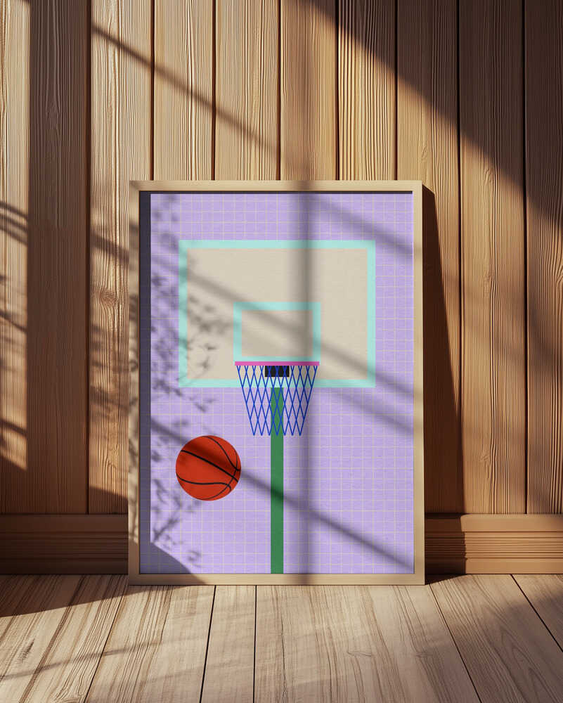 Inramad barntavla med basketkorg placerad mot träpanel, där färgerna kontrasterar fint mot de naturliga tonerna.
