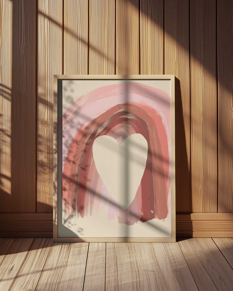 Inramad tavla med rosa och jordiga toner som omger ett hjärta placerad mot en vägg med träpanel, vilket lyfter fram motivets värme.