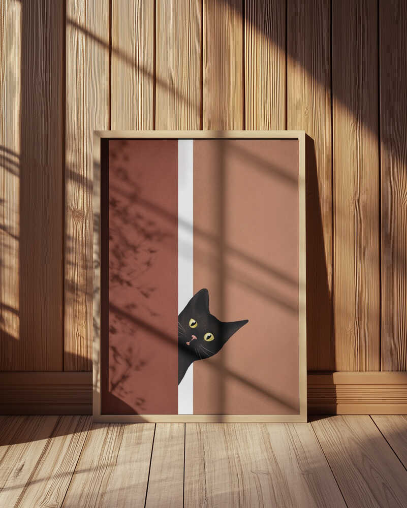 Inramad barntavla med kattillustration placerad på golvet framför träpanel där motivet framhävs i en varm miljö.