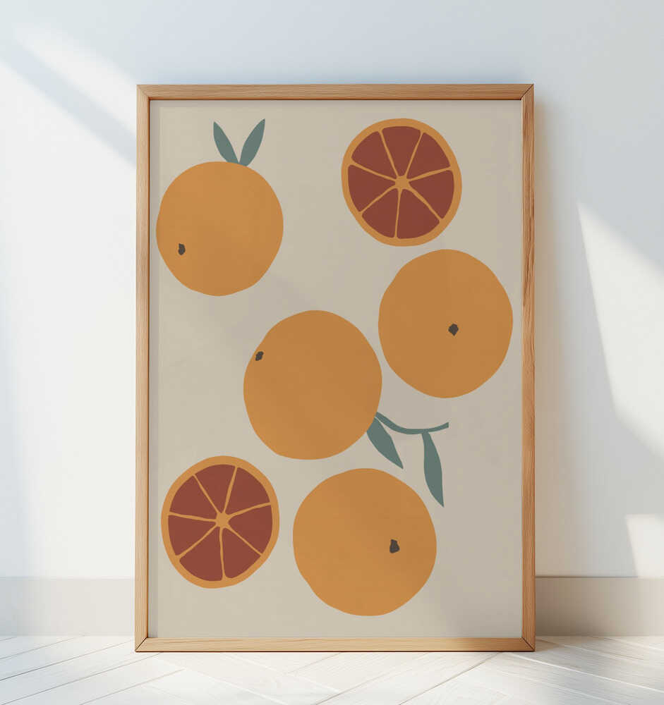 Barntavla med apelsiner lutad mot en vit vägg och tillför rummet en mjuk men färgstark detalj.