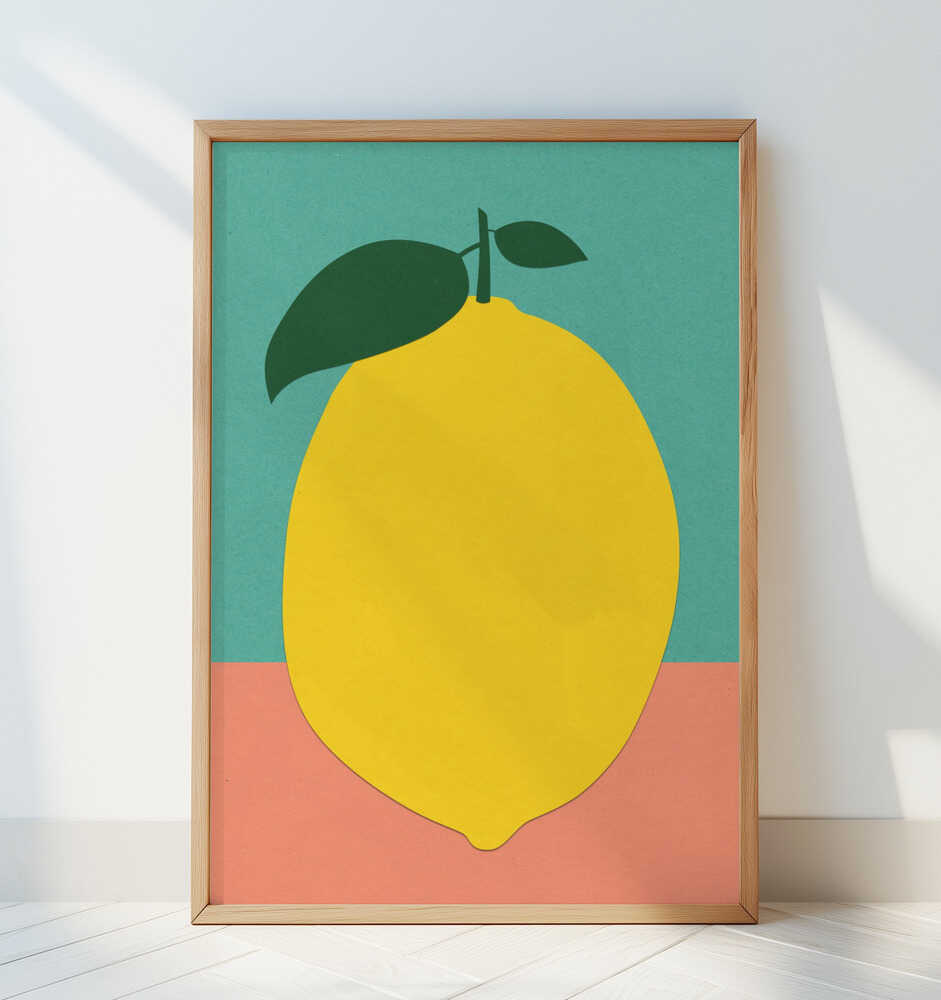 Barntavla med stiliserad citron inramad och lutad mot vit vägg på golvet. En minimalistisk och stilren presentation för barnrummet.