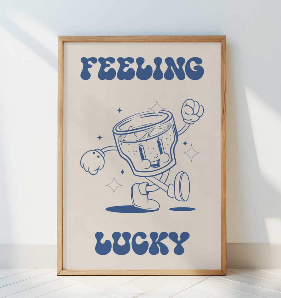 Barntavla med motivet "Feeling Lucky" lutad mot en vit vägg, vilket framhäver den grafiska och glada designen.