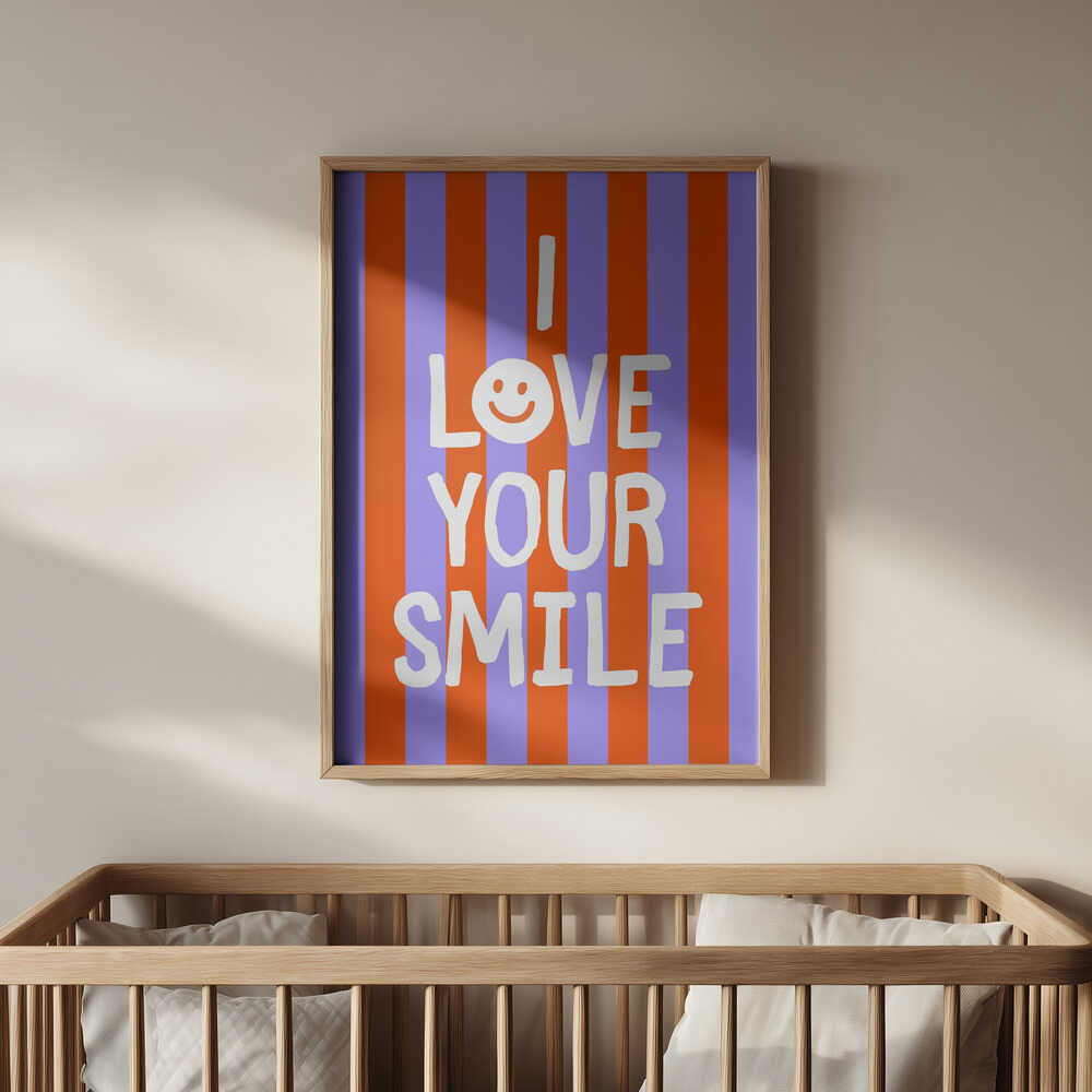 Barntavla med texten "I LOVE YOUR SMILE" och smiley-motiv, upphängd ovanför spjälsäng. Ett kärleksfullt och positivt inslag i babyrummet.